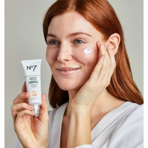 No7 Future Renew UV Defence Shield SPF 50 50ml - Image 3